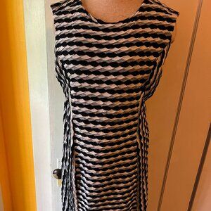 Flattering stretchy casual short dress